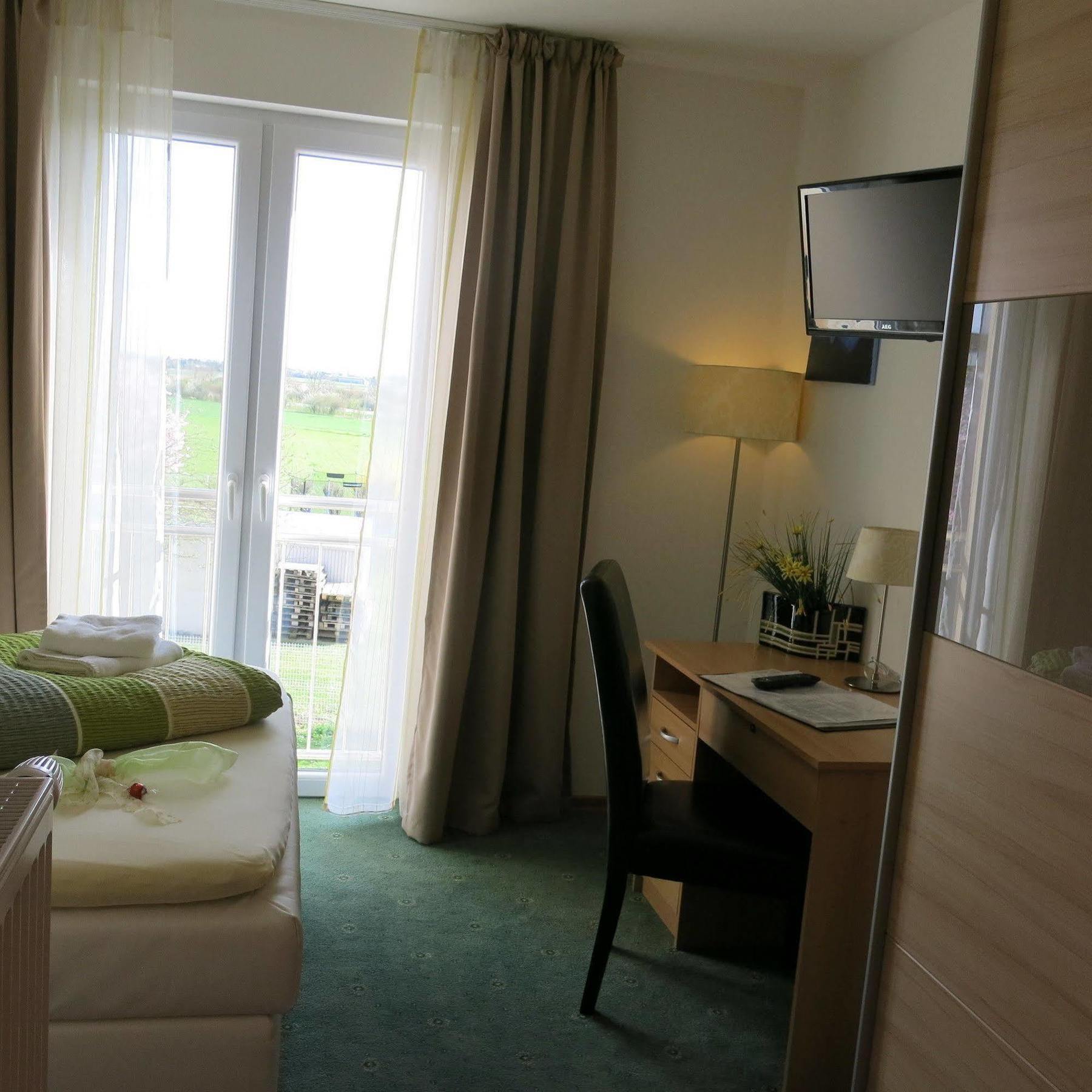 Hotel Ackermann Riedstadt Extérieur photo