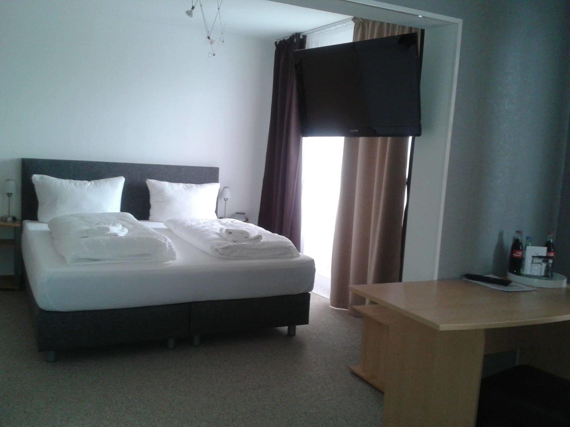 Hotel Ackermann Riedstadt Extérieur photo