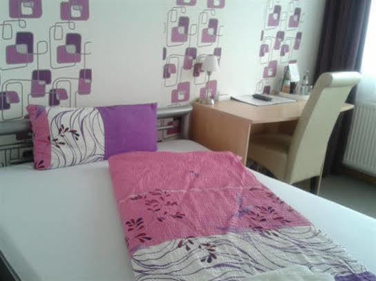 Hotel Ackermann Riedstadt Extérieur photo
